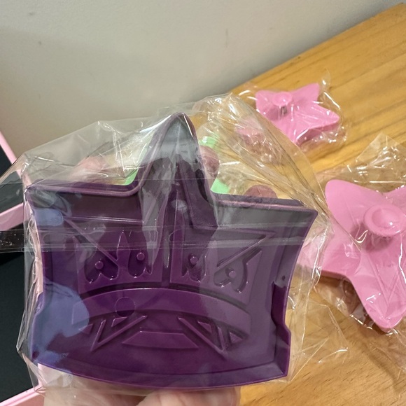 Jeffree star limited edition cookie cutter set in box crown star cookie press - Picture 7 of 9